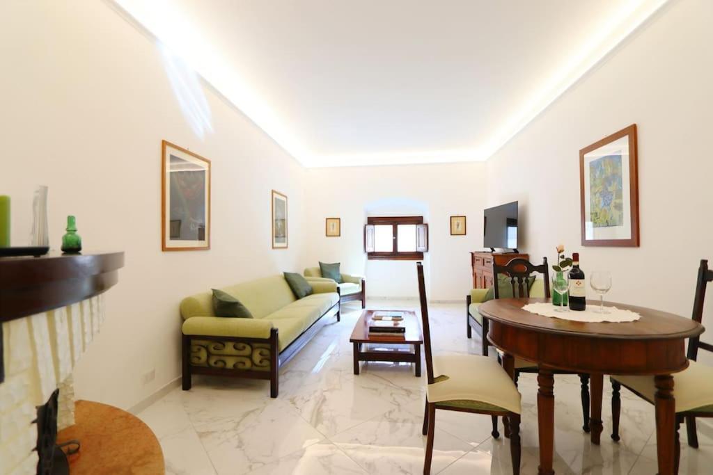 Chic Duomo Apartment Florence